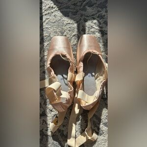 ✨6.5 XN Stellar Suffolk Standard Shank Pointe Shoes✨